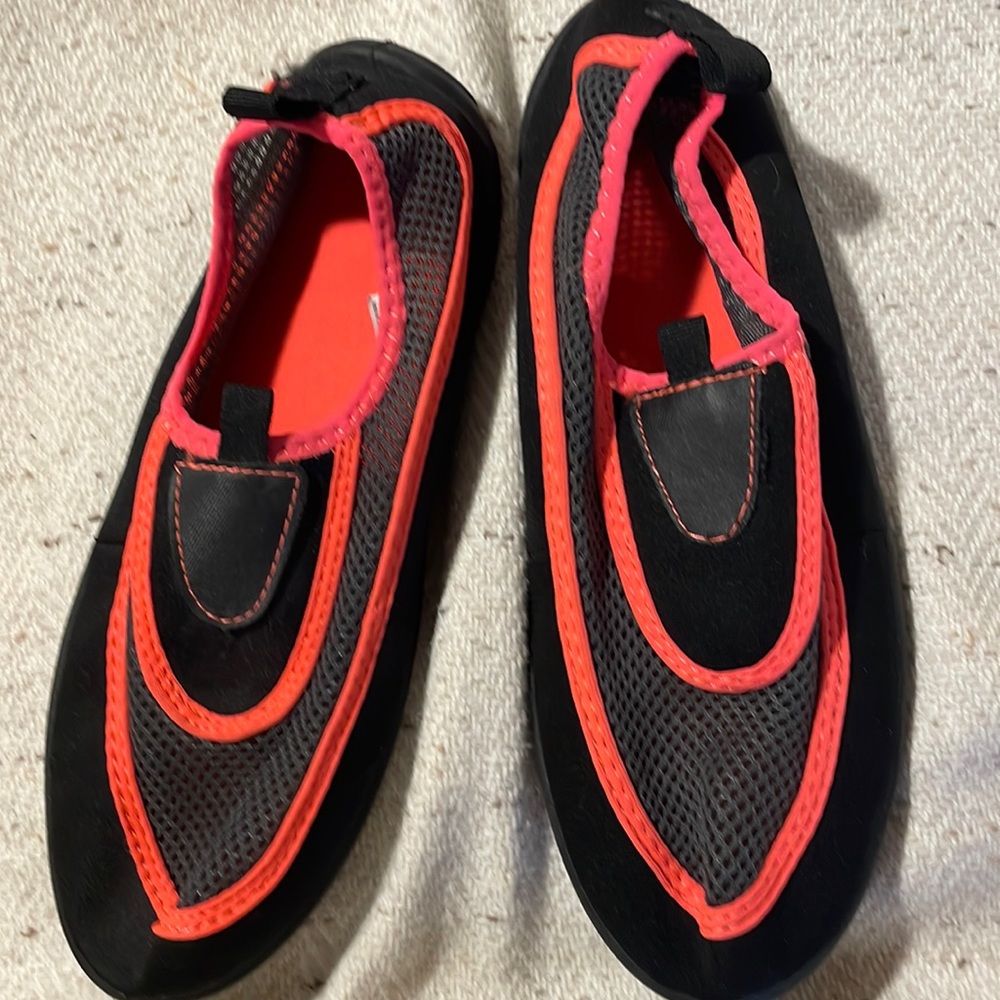 Water Shoes NWOT